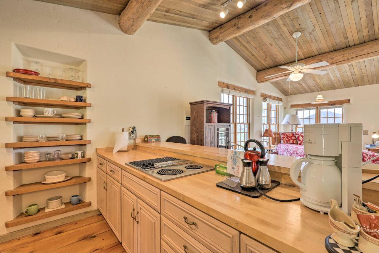 Bright Prescott Studio With Thumb Butte Views! Exterior photo