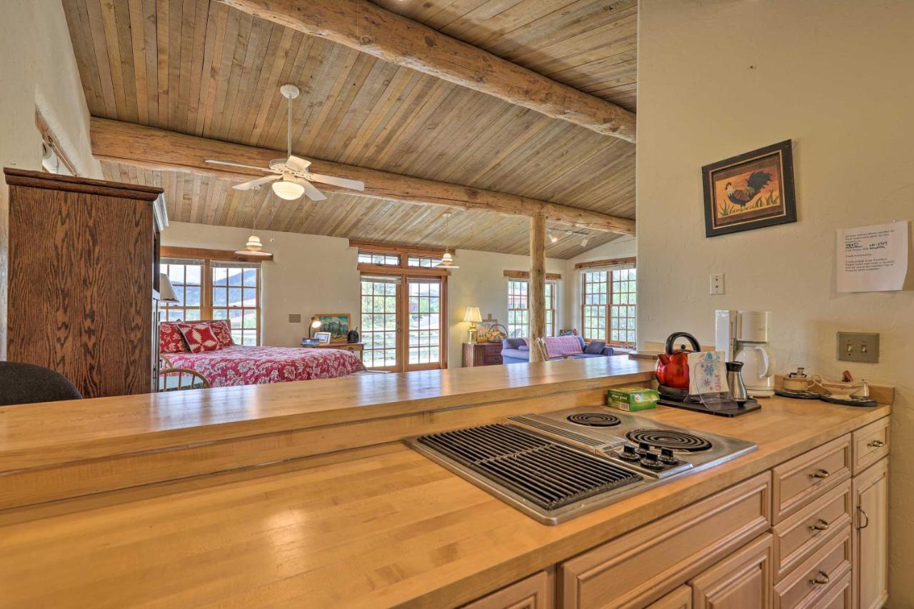 Bright Prescott Studio With Thumb Butte Views! Exterior photo