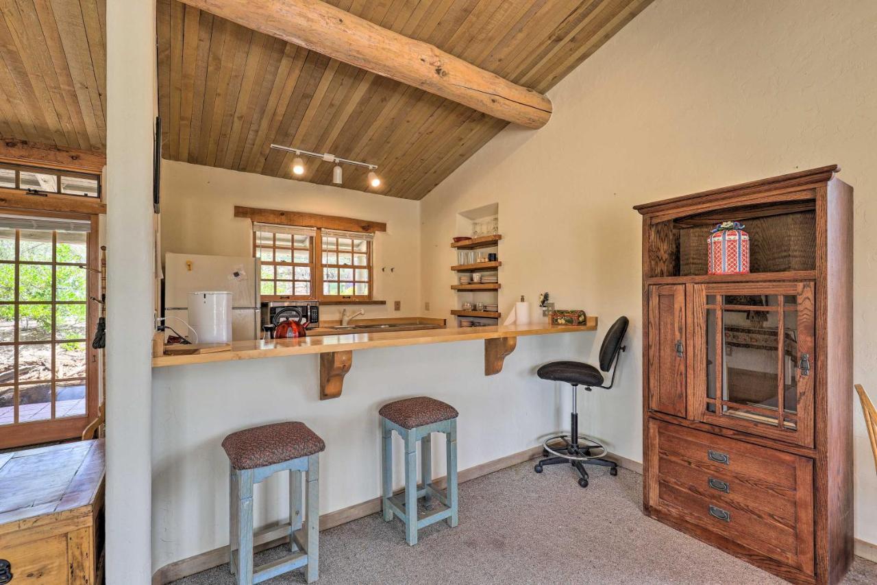 Bright Prescott Studio With Thumb Butte Views! Exterior photo