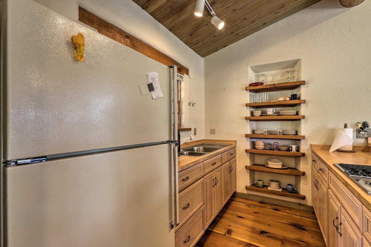 Bright Prescott Studio With Thumb Butte Views! Exterior photo